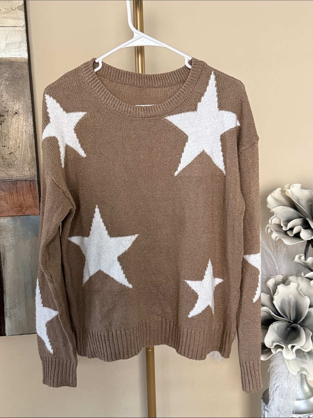SHEIN Brown Crewneck Sweater with White Star Print